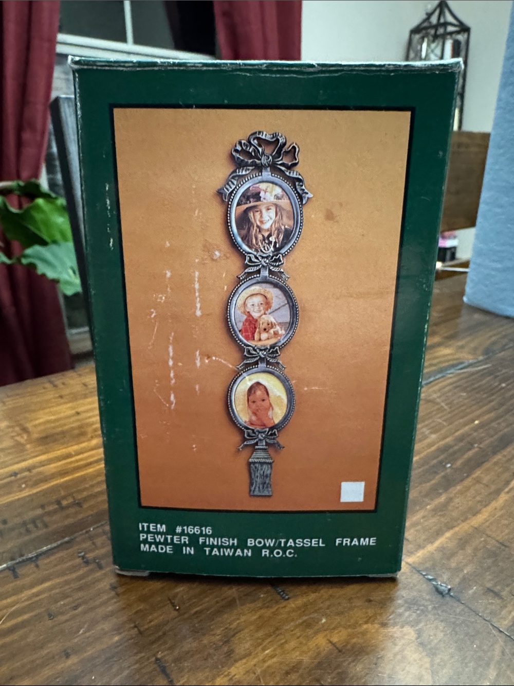 NIB vintage pewter finish bow and tassel 3-tier hanging picture frame set